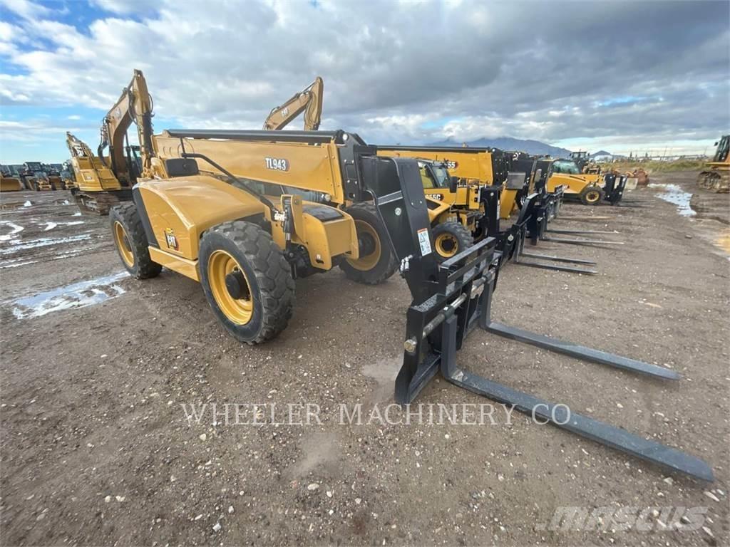 CAT TL943 CB Телескопические погрузчики