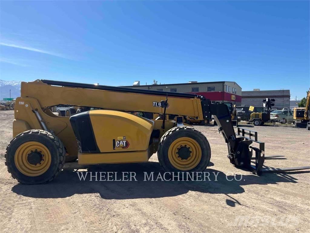 CAT TL943 CB Телескопические погрузчики
