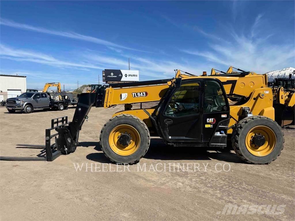 CAT TL943 CB Телескопические погрузчики