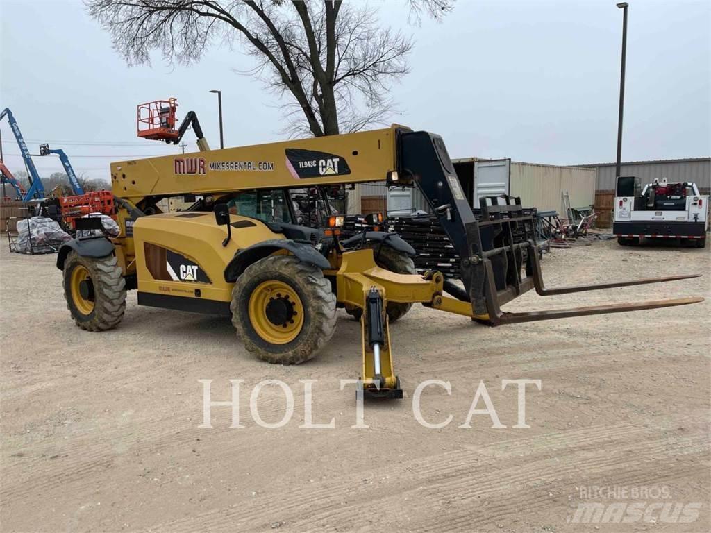 CAT TL943C Телескопические погрузчики