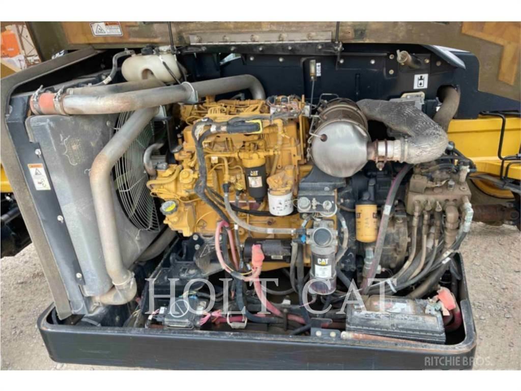 CAT TL943C Телескопические погрузчики