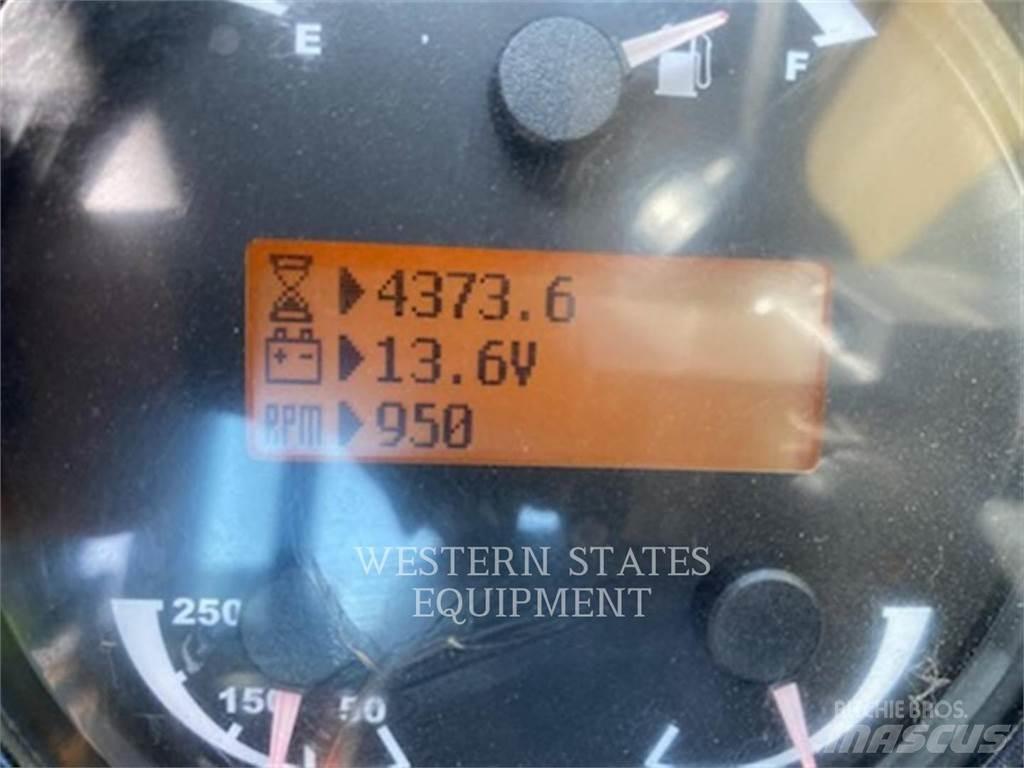 CAT TL943C Телескопические погрузчики