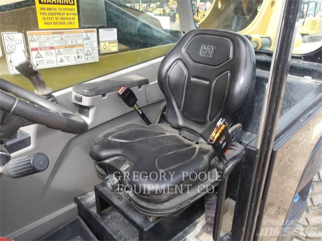 CAT TL943D Телескопические погрузчики