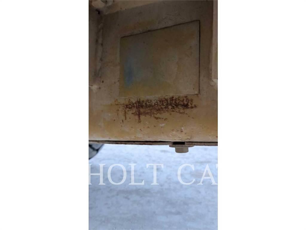 CAT W00 613C Грузовики-цистерны