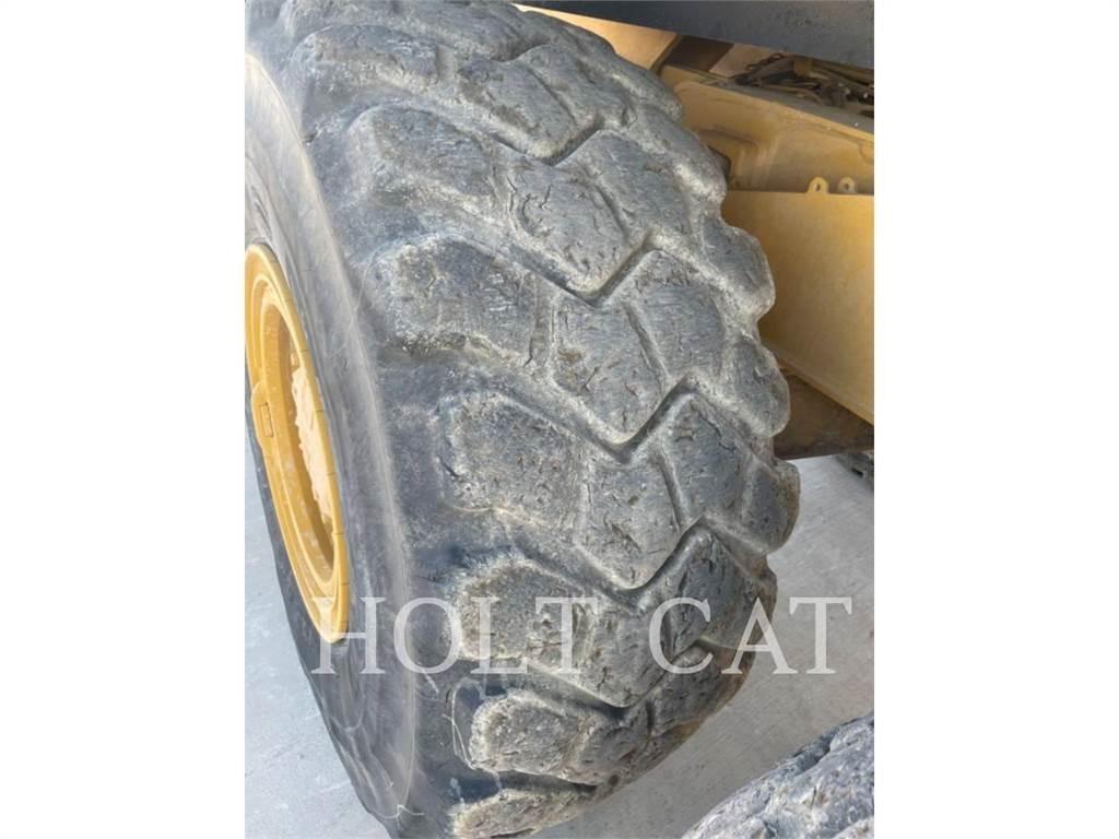 CAT W00 730 Грузовики-цистерны