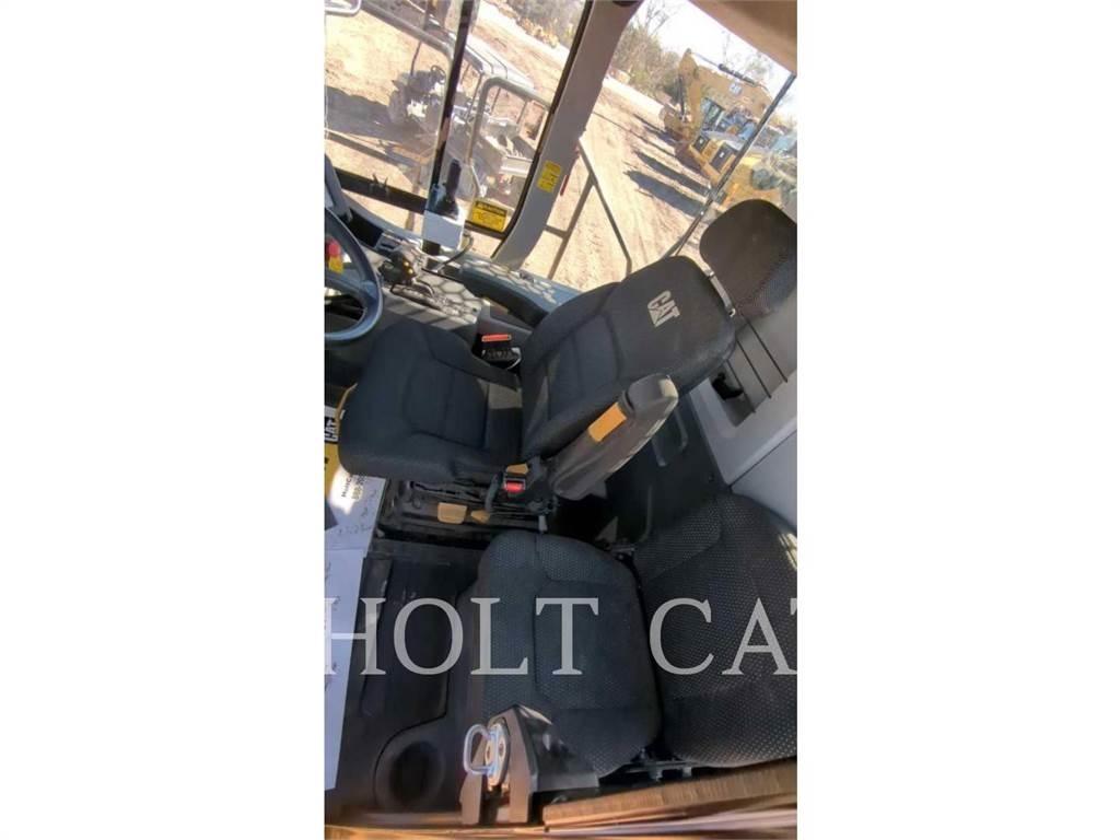 CAT W00 730 Грузовики-цистерны