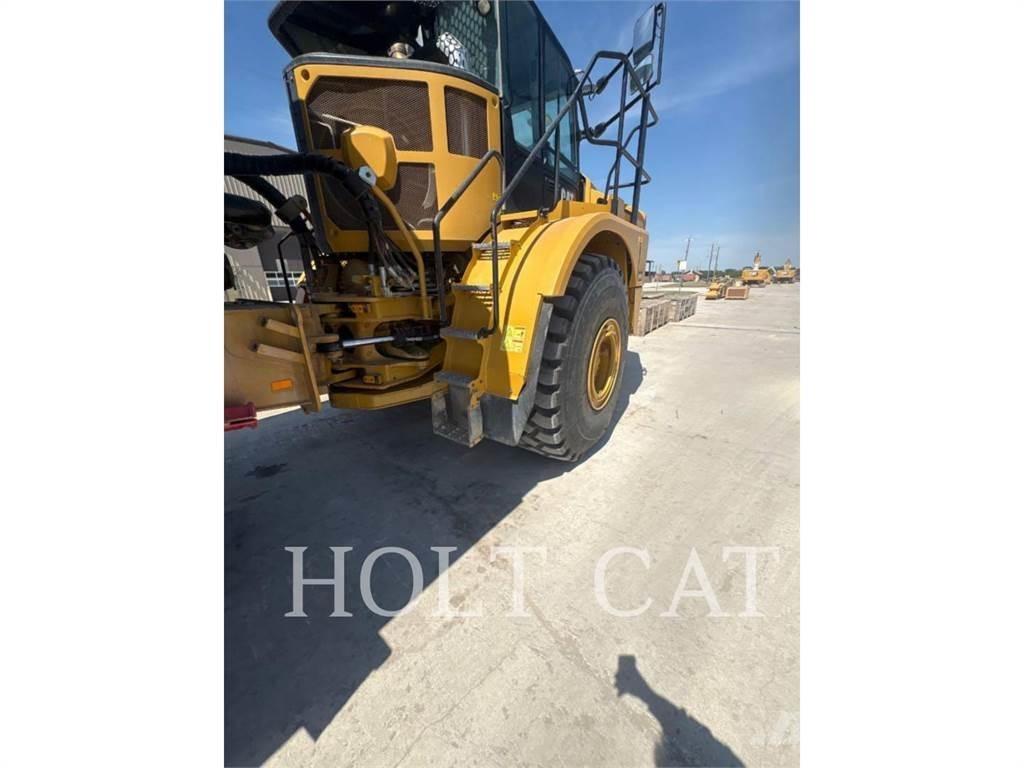 CAT W00 740GC Грузовики-цистерны