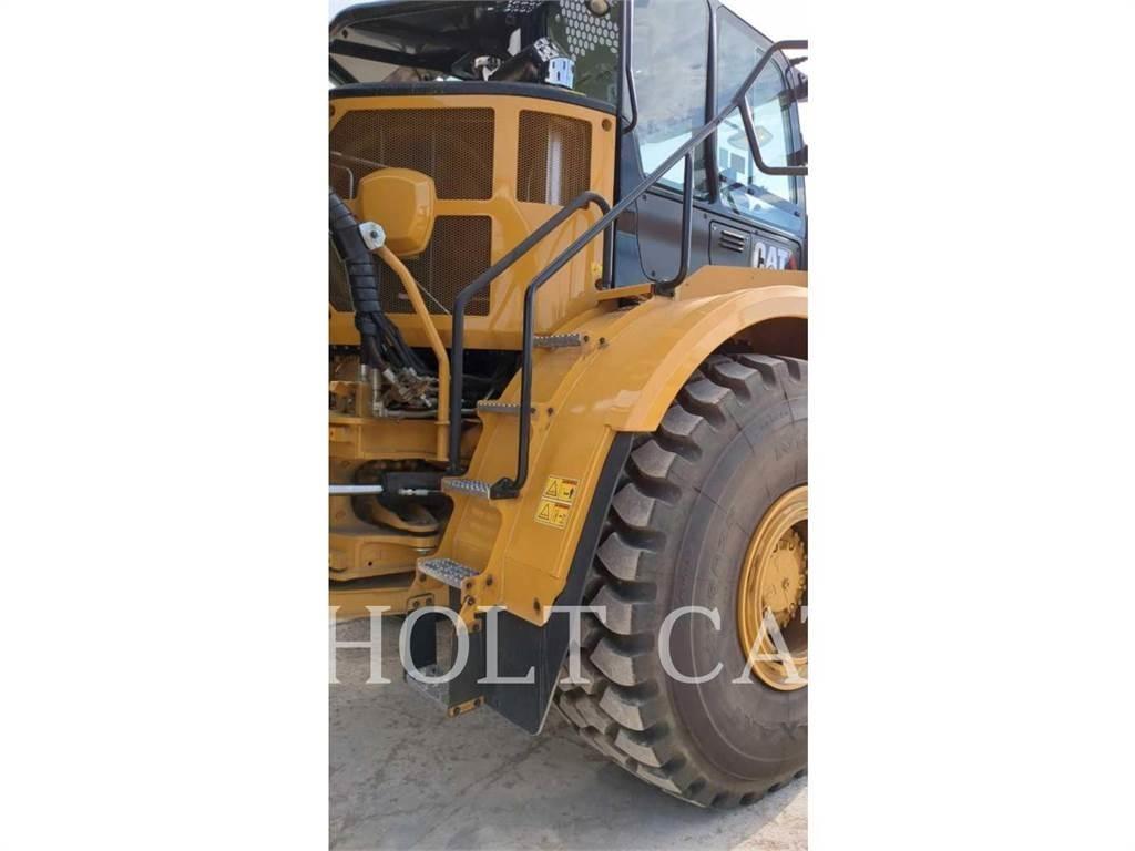 CAT W00 740GC Грузовики-цистерны