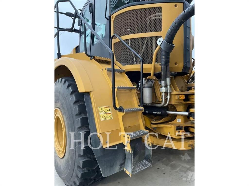 CAT W00 740GC Грузовики-цистерны