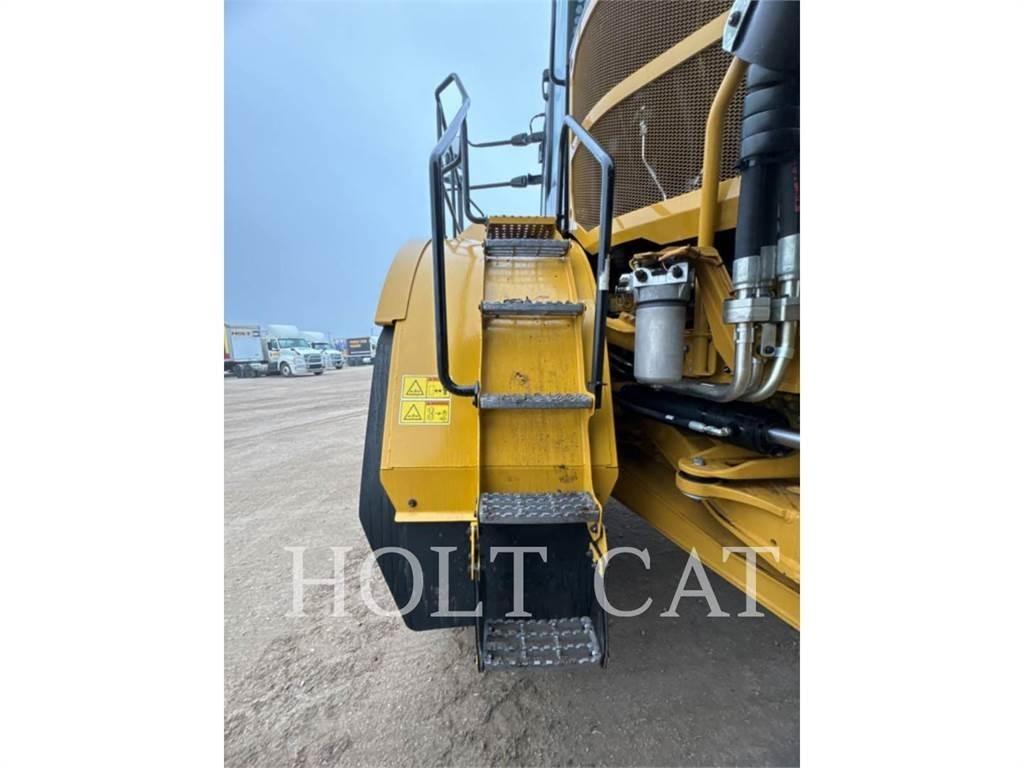 CAT W00 740GC Грузовики-цистерны