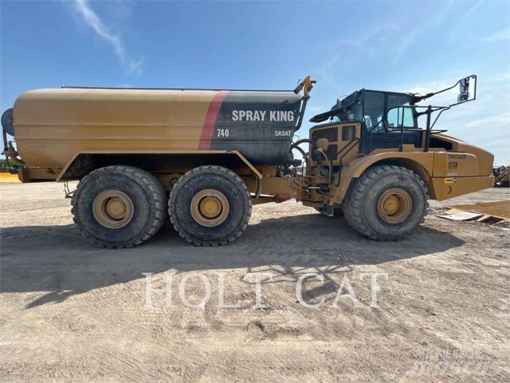 CAT W00 740GC Грузовики-цистерны