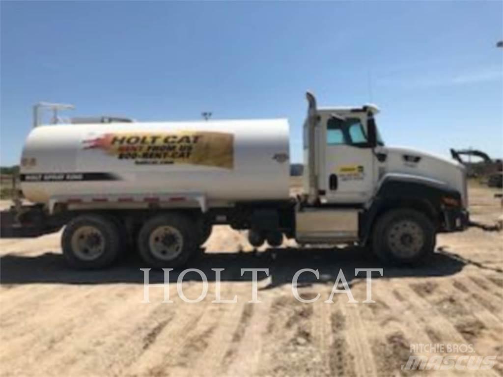CAT WATER 4000 Грузовики-цистерны