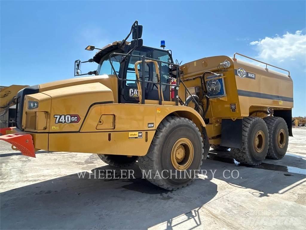 CAT WT 740 GC Грузовики-цистерны