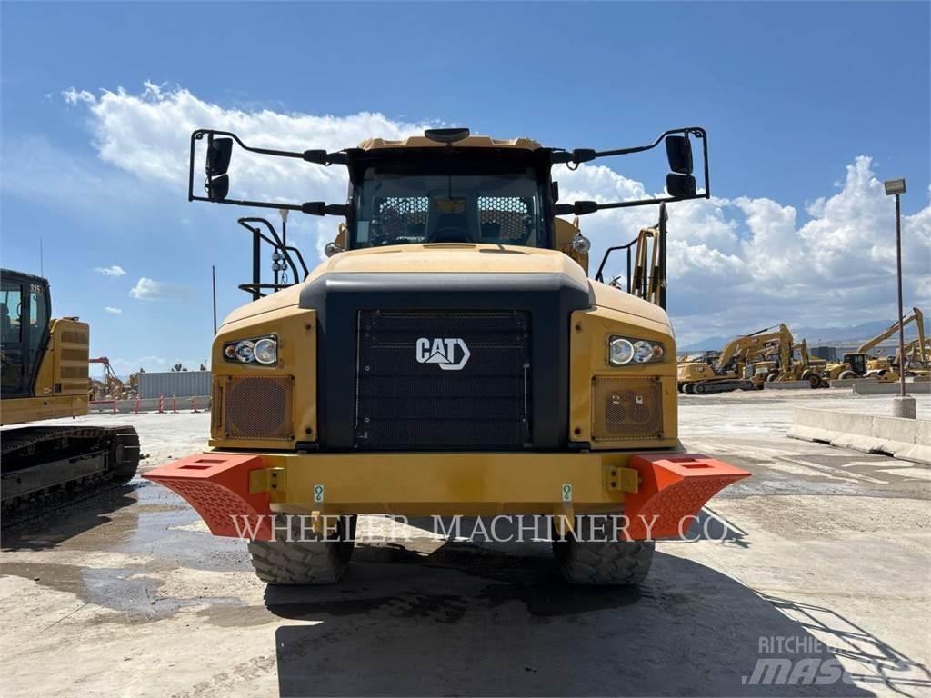 CAT WT 740 GC Грузовики-цистерны