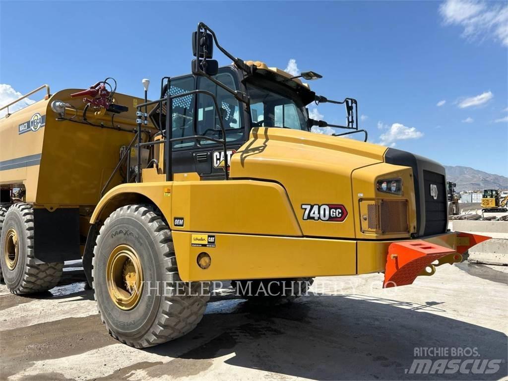 CAT WT 740 GC Грузовики-цистерны