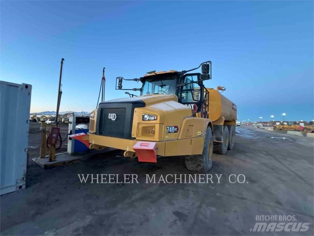 CAT WT 740 GC Грузовики-цистерны