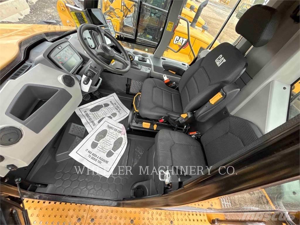 CAT WT 740 GC Грузовики-цистерны