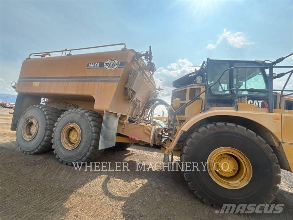 CAT WT 740 GC Грузовики-цистерны