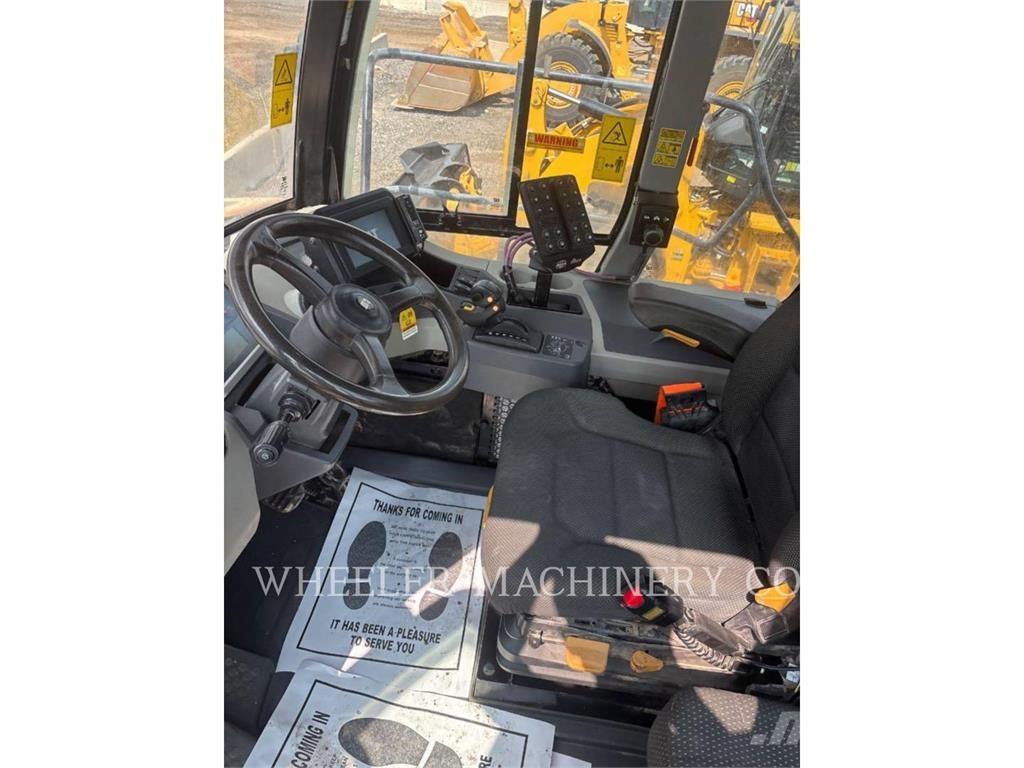 CAT WT 740 GC Грузовики-цистерны