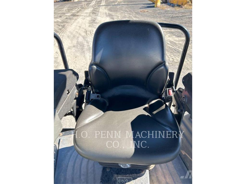  CB7 Уплотнители грунта