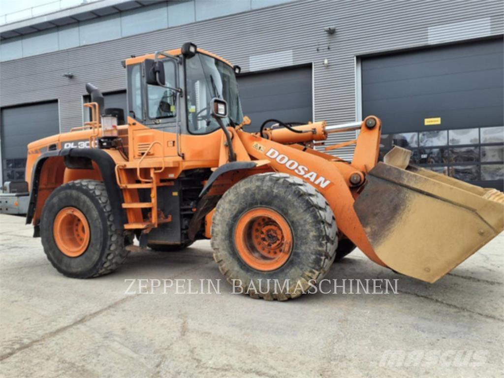 Doosan DL300 Фронтальные погрузчики