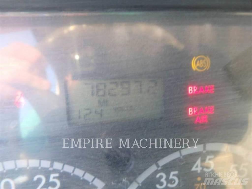 Freightliner 2K WT Грузовики-цистерны