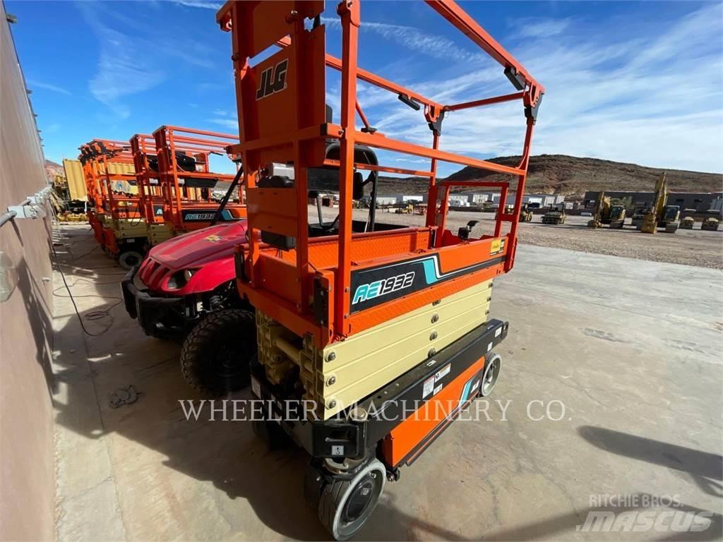 JLG AE1932 Ножничные подъемники