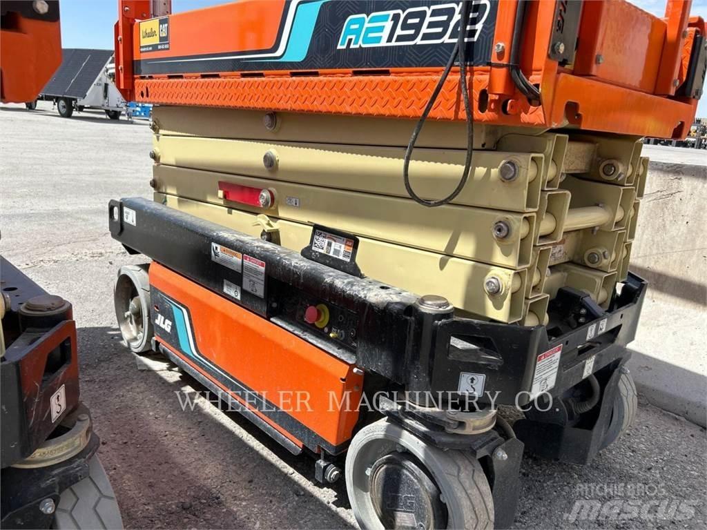 JLG AE1932 Ножничные подъемники