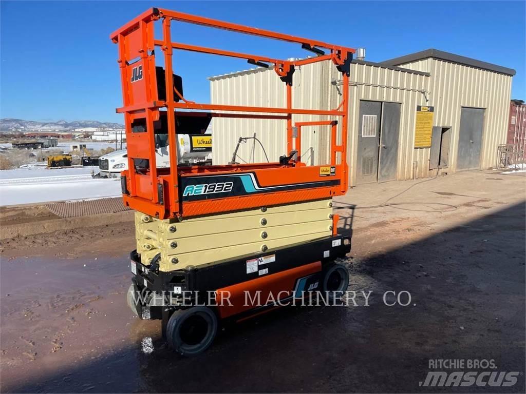 JLG AE1932 Ножничные подъемники