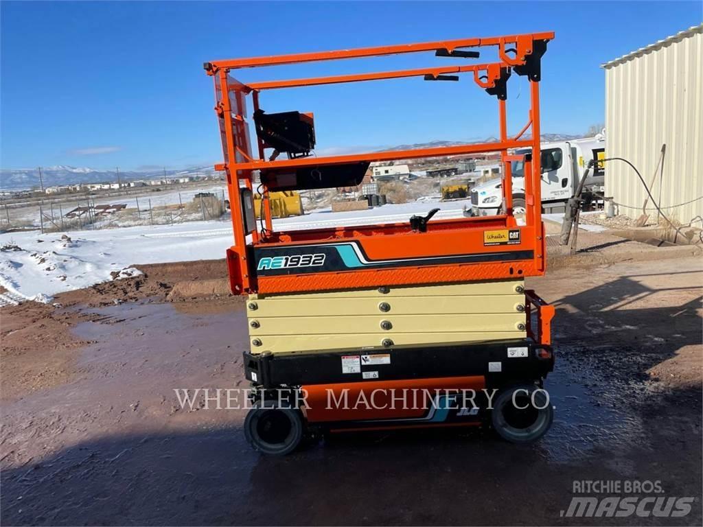 JLG AE1932 Ножничные подъемники
