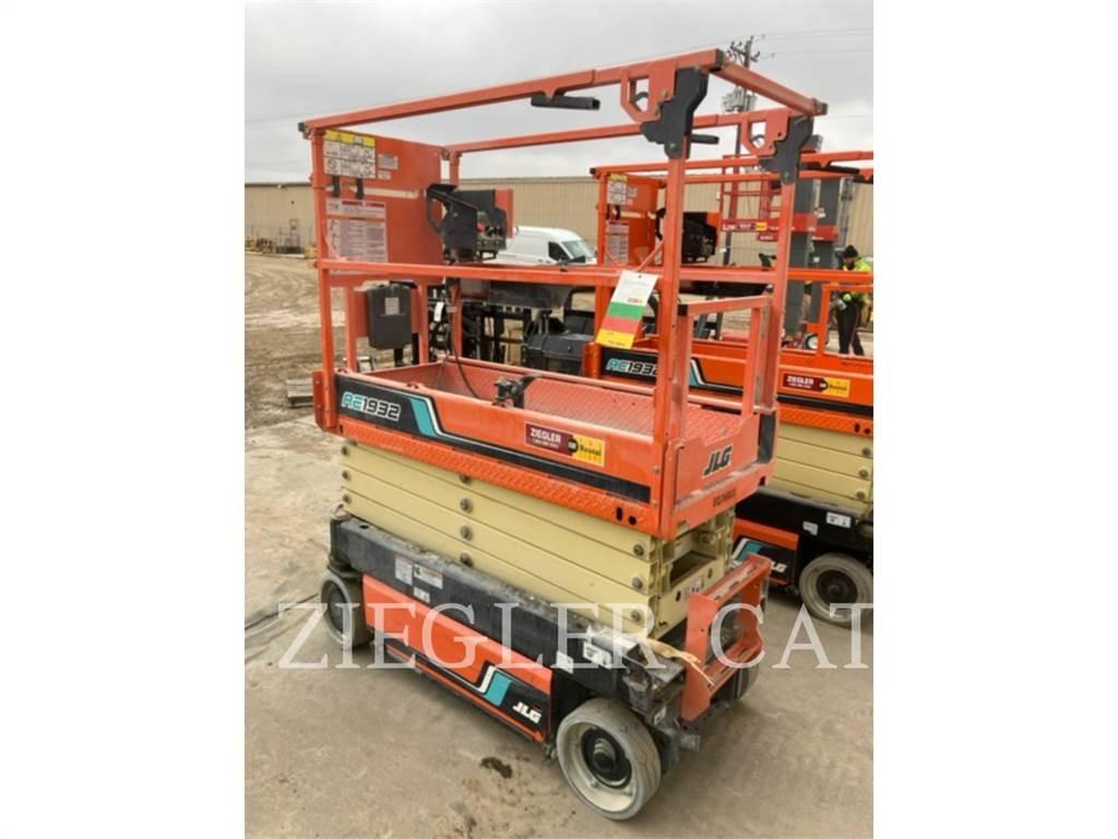 JLG AE1932 Ножничные подъемники
