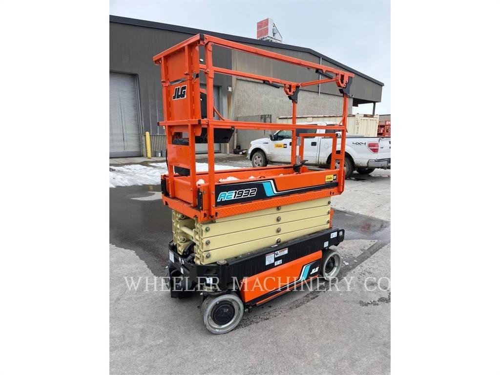 JLG AE1932 Ножничные подъемники