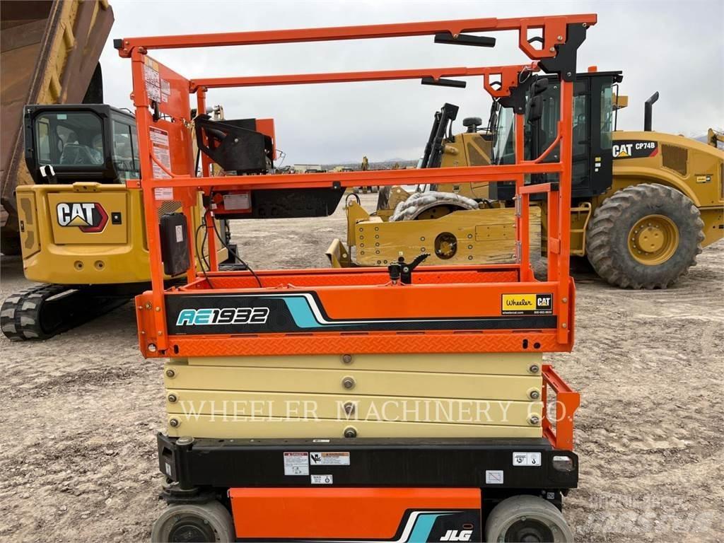 JLG AE1932 Ножничные подъемники