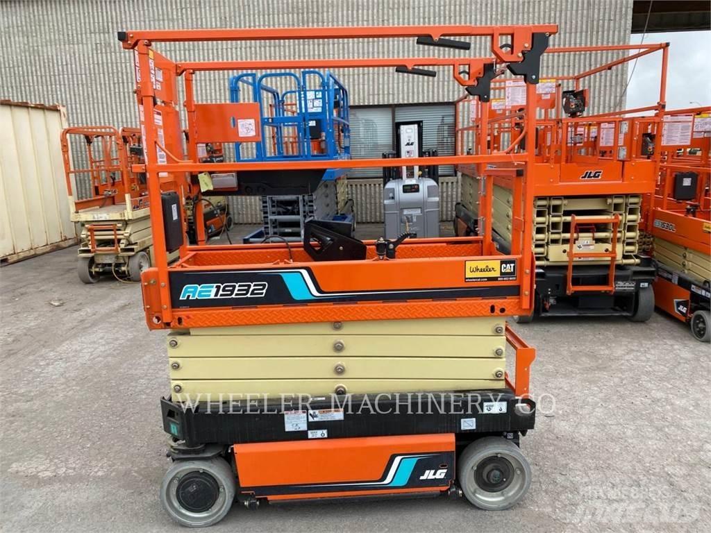 JLG AE1932 Ножничные подъемники