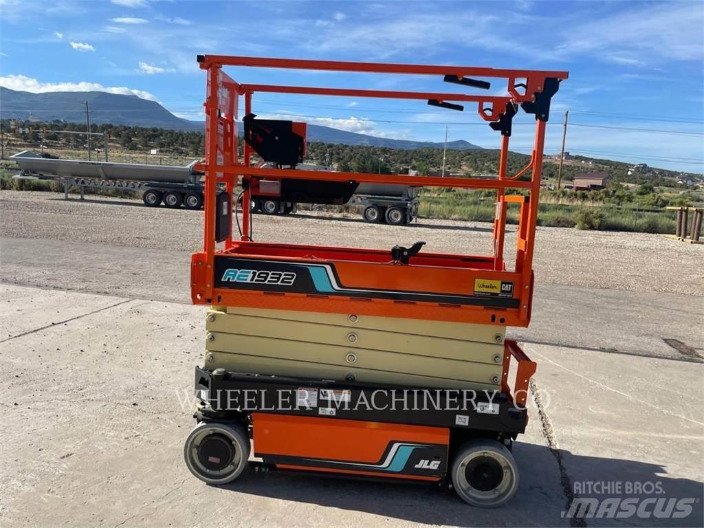JLG AE1932 Ножничные подъемники