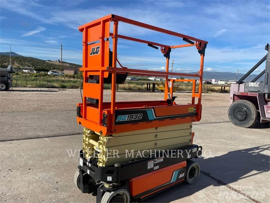 JLG AE1932 Ножничные подъемники