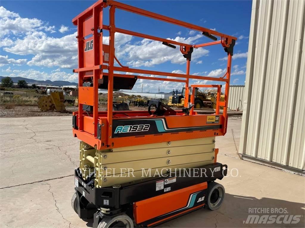 JLG AE1932 Ножничные подъемники