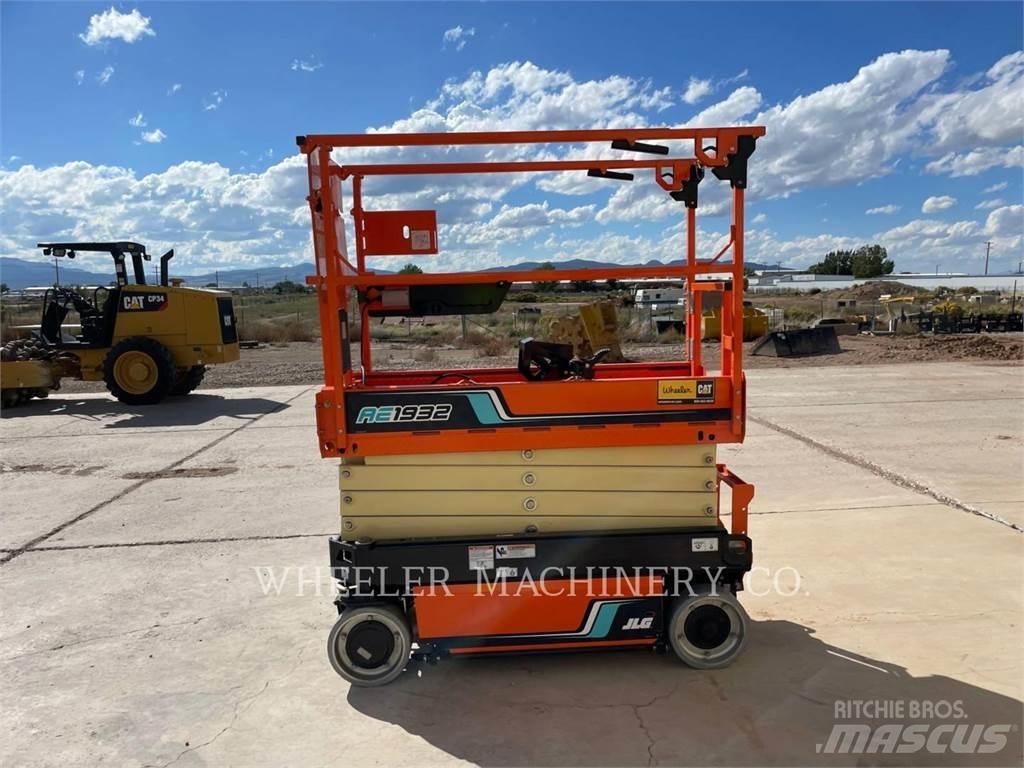 JLG AE1932 Ножничные подъемники