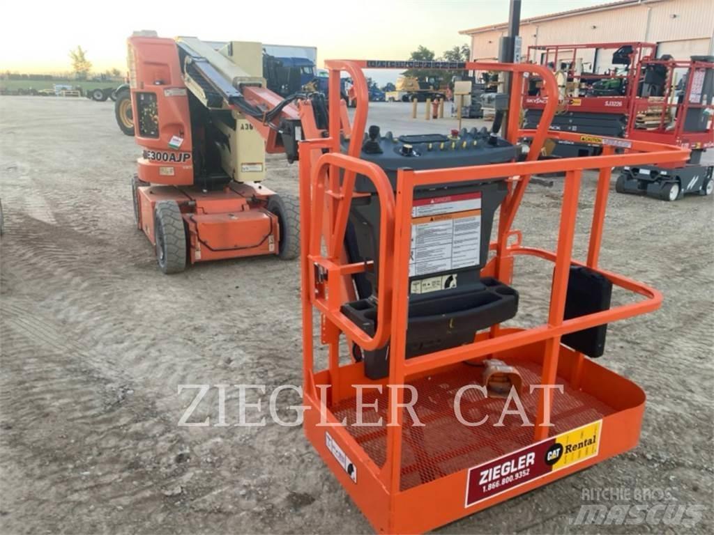 JLG E300AJP Коленчатые подъемники