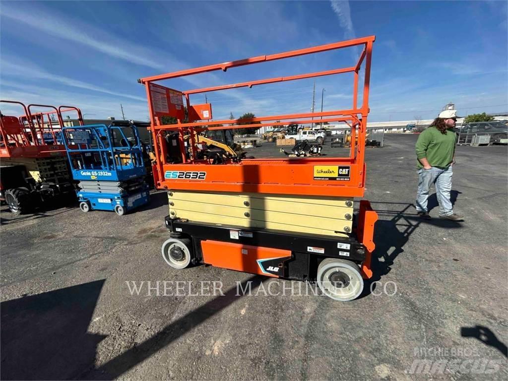 JLG ES2632 Ножничные подъемники