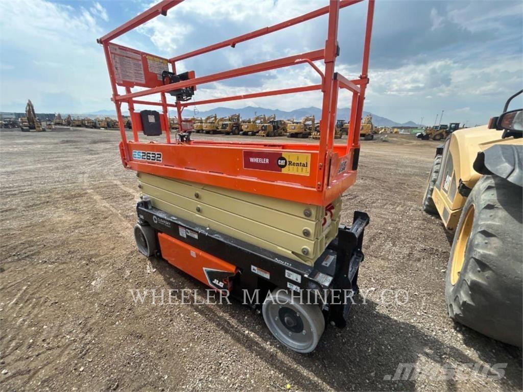 JLG ES2632 Ножничные подъемники