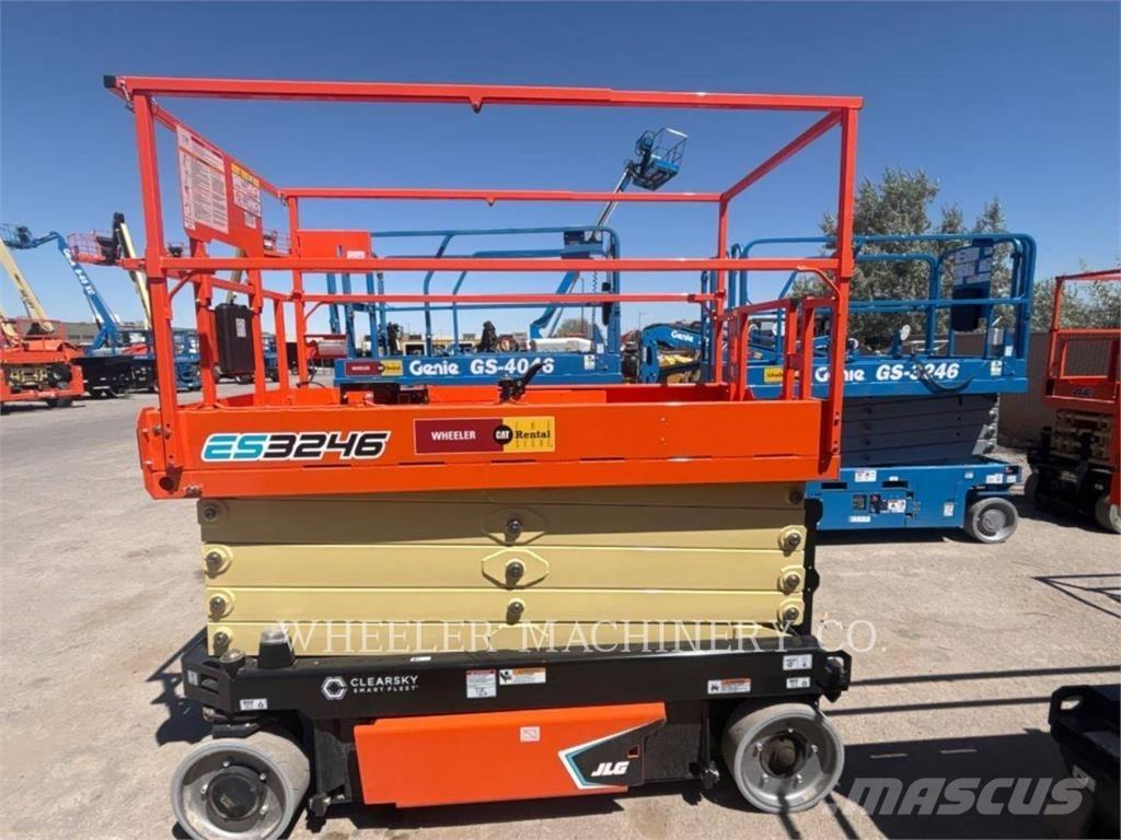 JLG ES3246 Ножничные подъемники