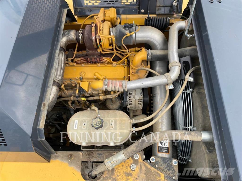 John Deere 210G Гусеничные экскаваторы