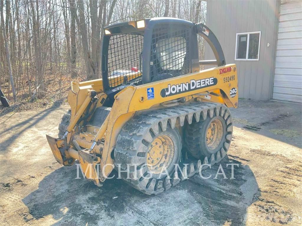 John Deere 240 Мини-погрузчики