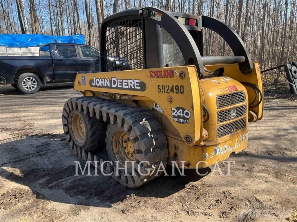 John Deere 240 Мини-погрузчики