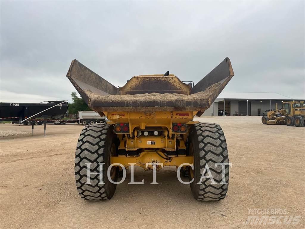John Deere 250D Шарнирно-сочленённые самосвалы