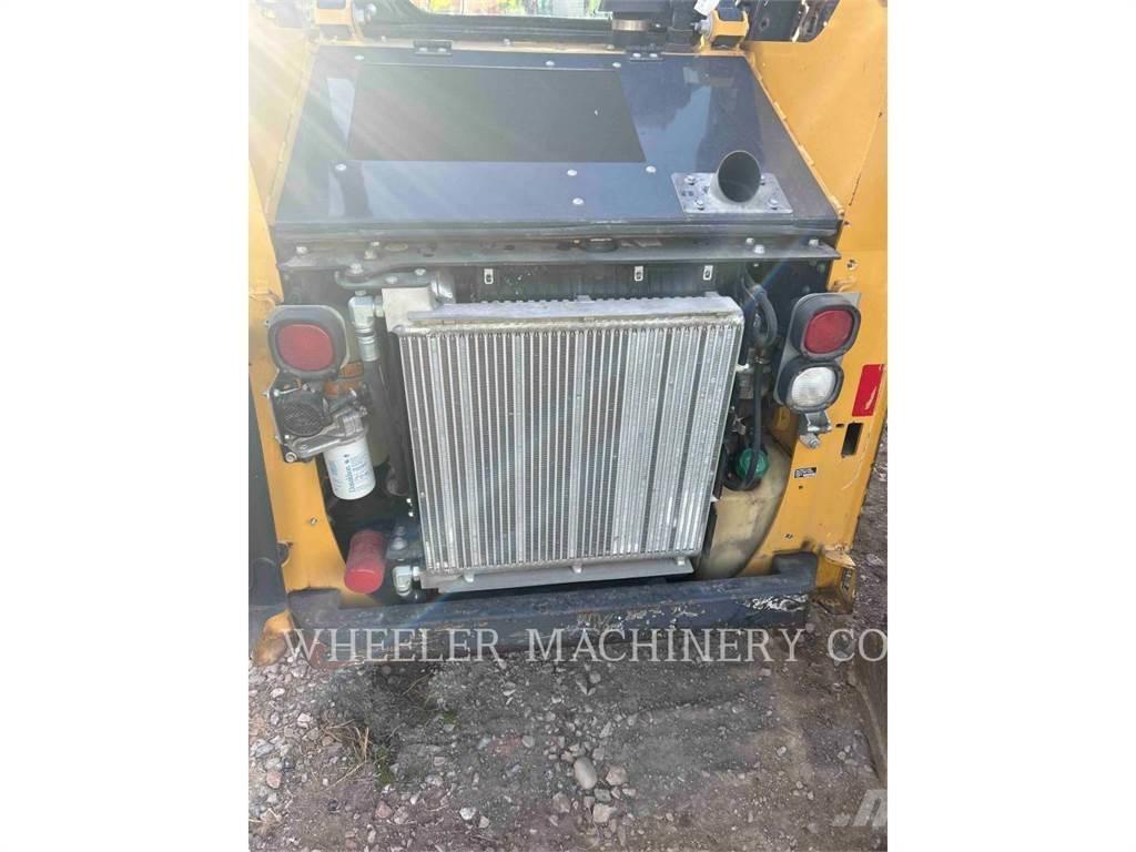 John Deere 318G Мини-погрузчики