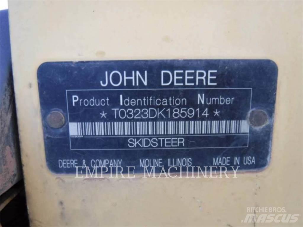 John Deere 323D Мини-погрузчики