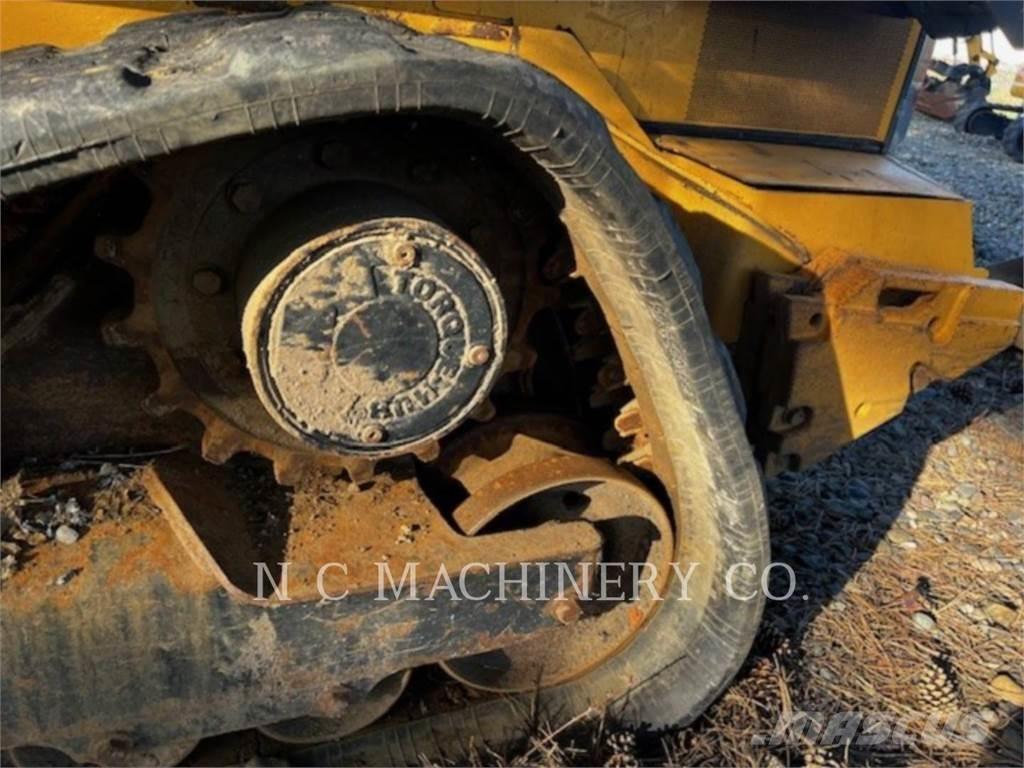 John Deere 331G Мини-погрузчики