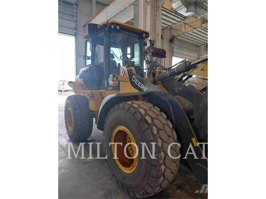 John Deere 524P Фронтальные погрузчики